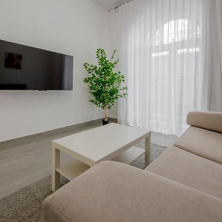Suara Apartamentos 1 Madrid Exterior photo