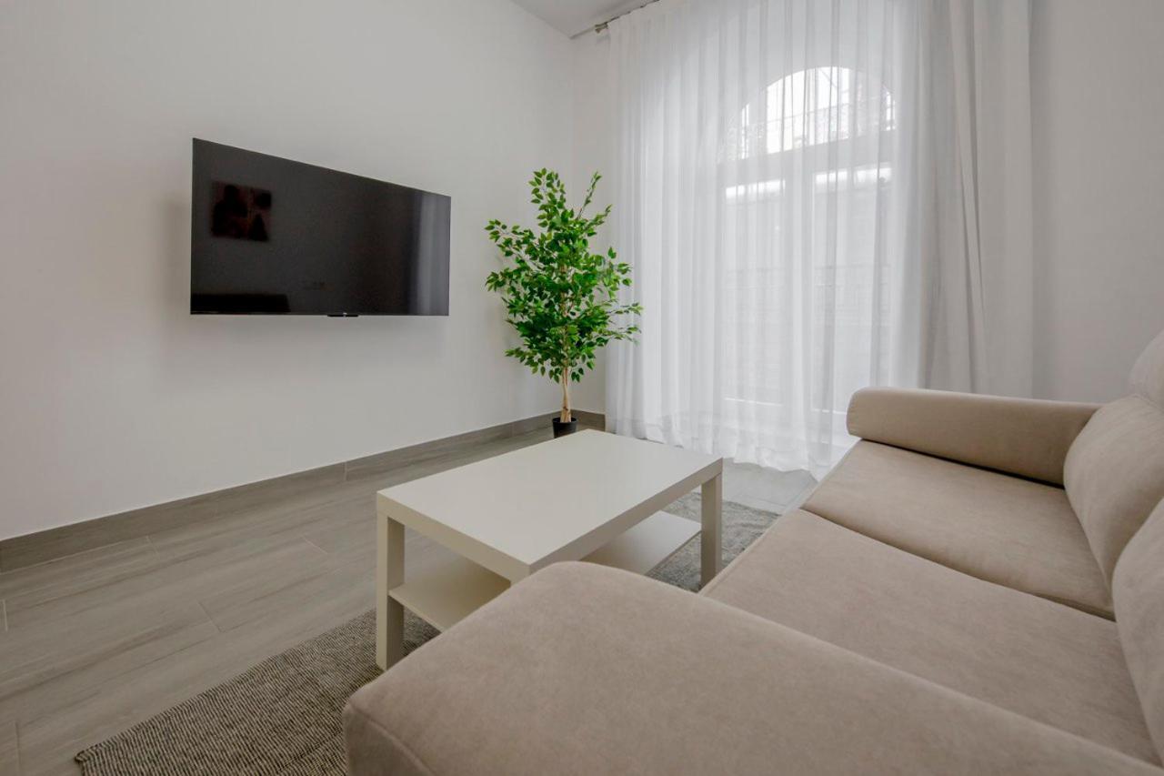 Suara Apartamentos 1 Madrid Exterior photo